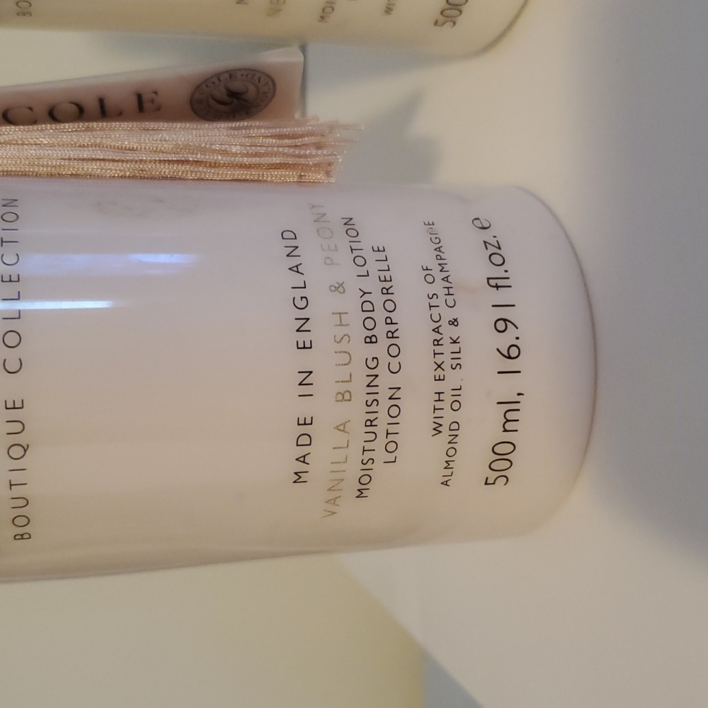 Lot 2pc GRACE COLE Vanilla Blush & Peony / Nectarine Bloss Hand Lotion 16.9 Oz. - Picture 4 of 12